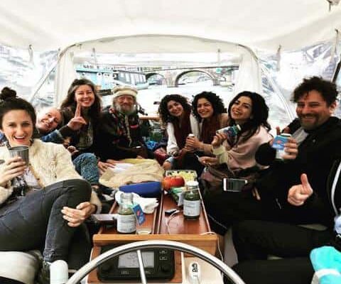 coffeeshop-boat-tour-great-group-sailing-young