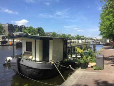 coffeeshop_tour_amsterdam_Boat_house